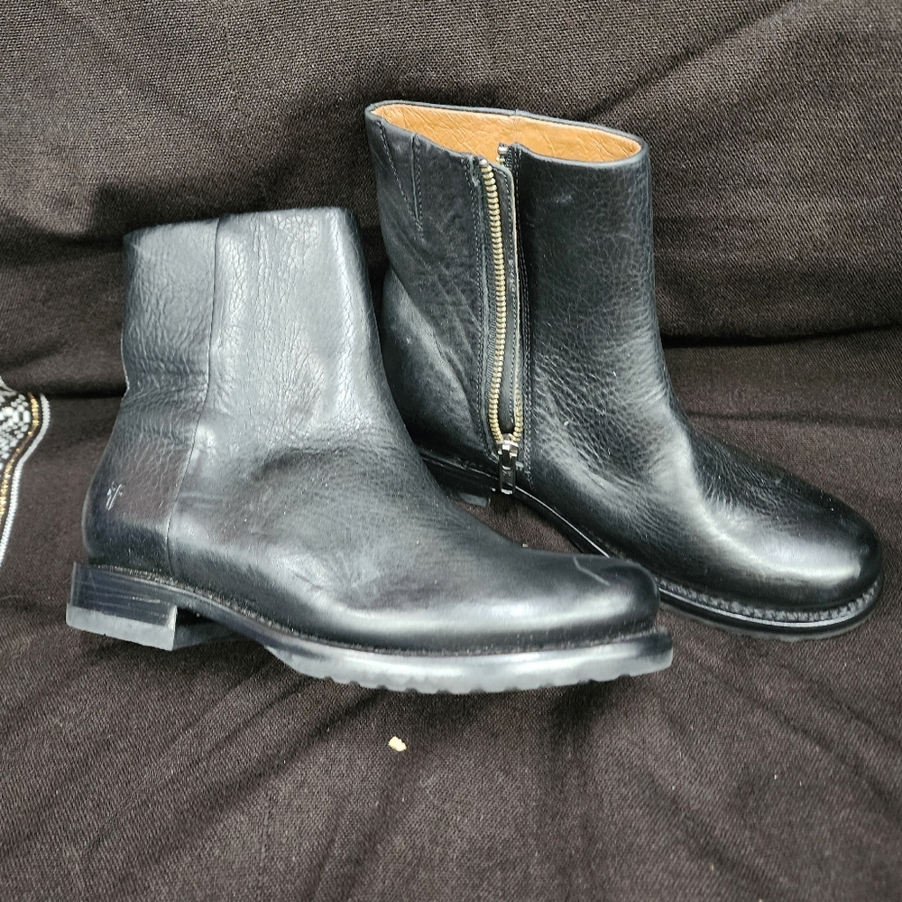 FRYE Veronica Inside zip booties short boots size 6.5 black